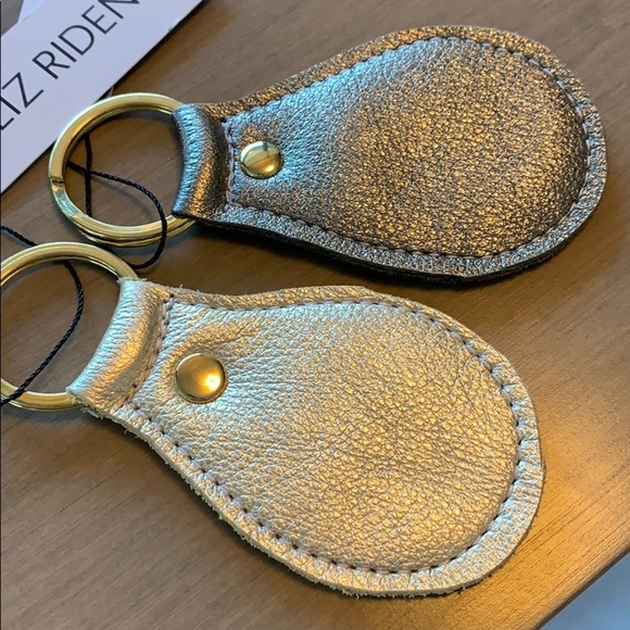 Metallic leather keychain - Picture 5 of 11